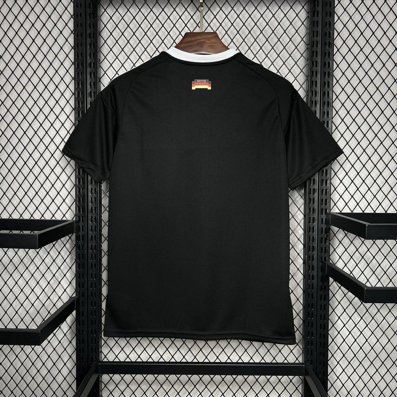 Bayern Munich. Camiseta entrenamiento 2024-2025