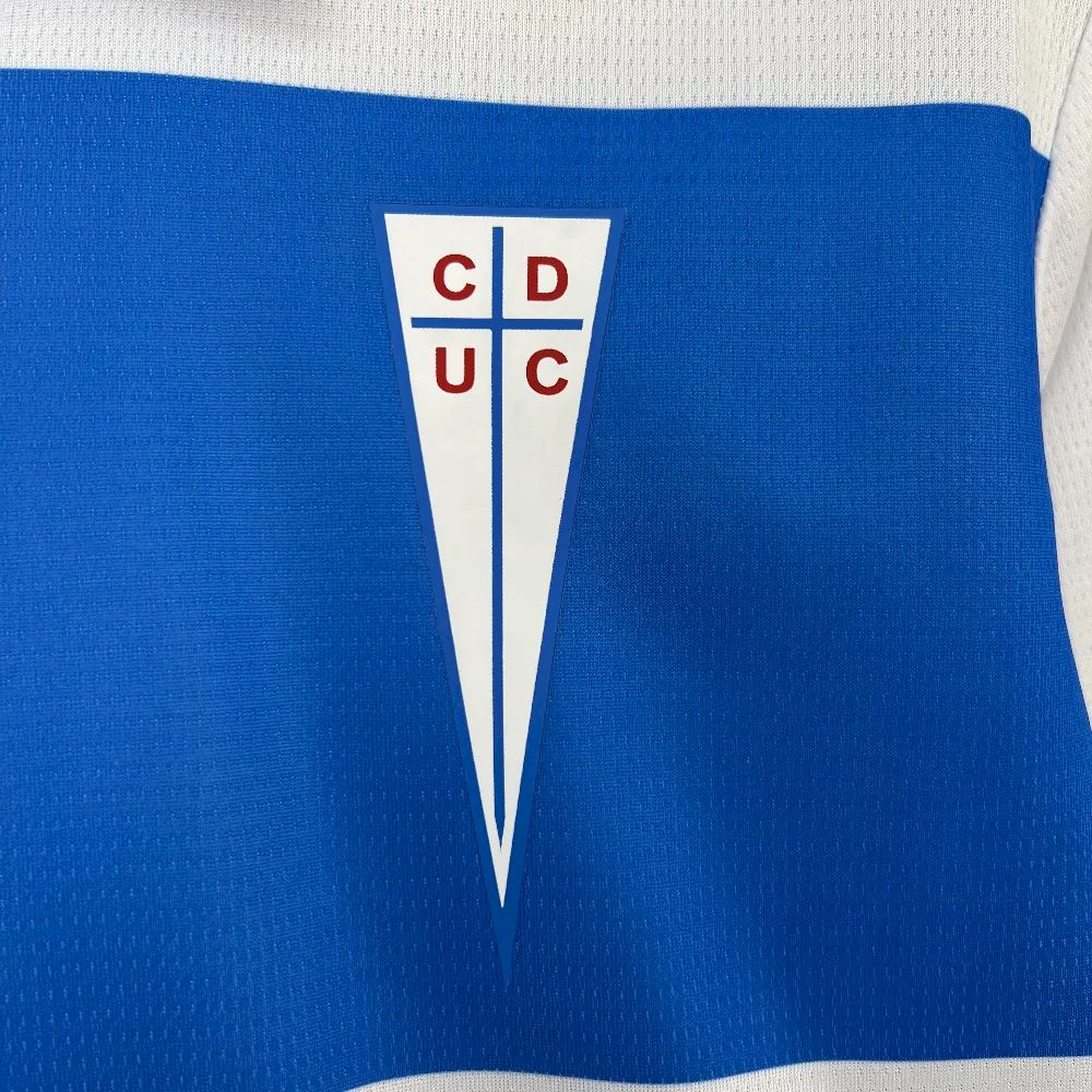 Universidad Católica. Camiseta local 2025
