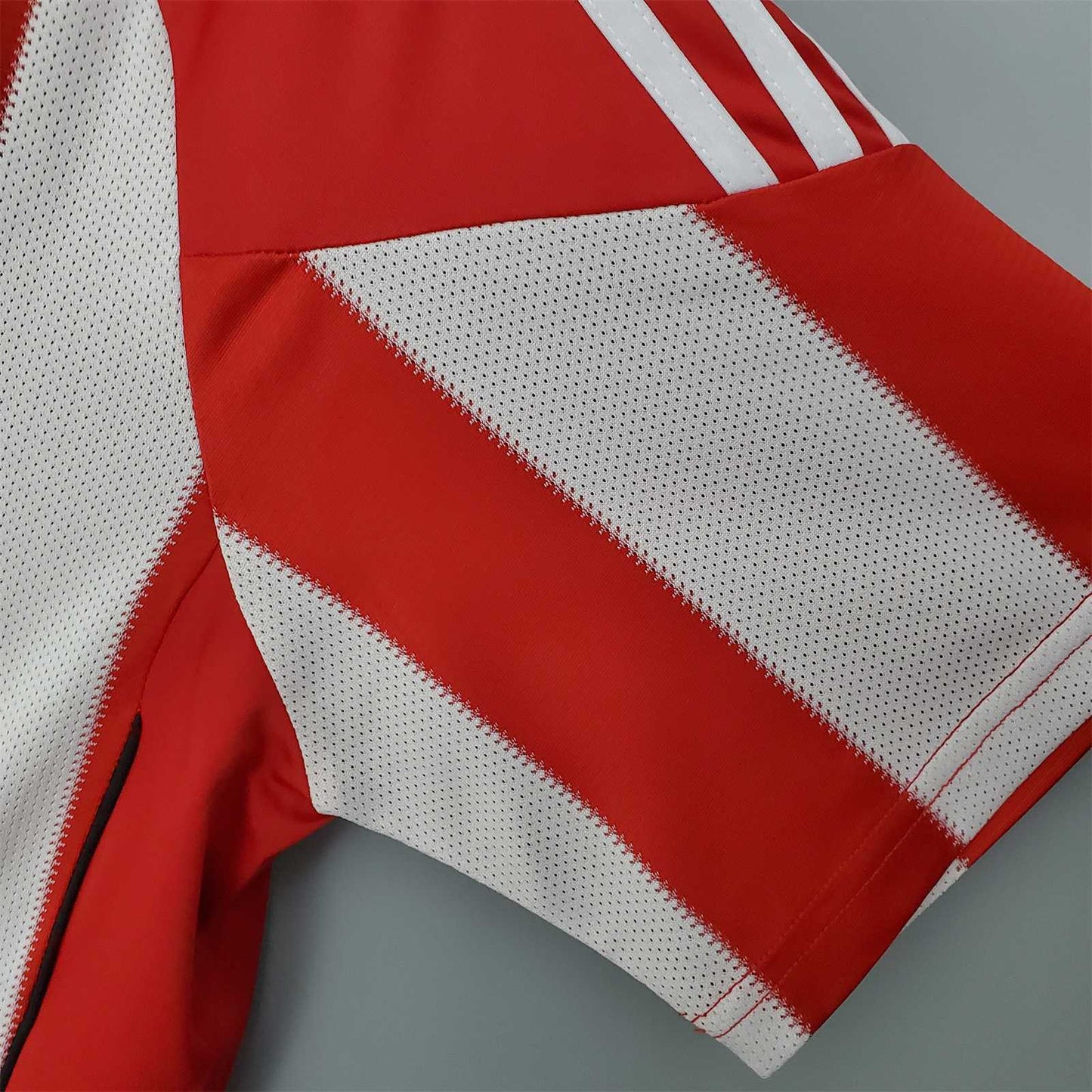 Bayern Munich. Camiseta local 2010-2011