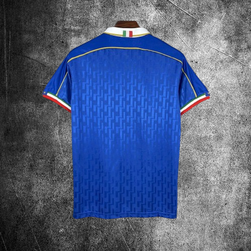 Selección de Italia. Camiseta local 1995