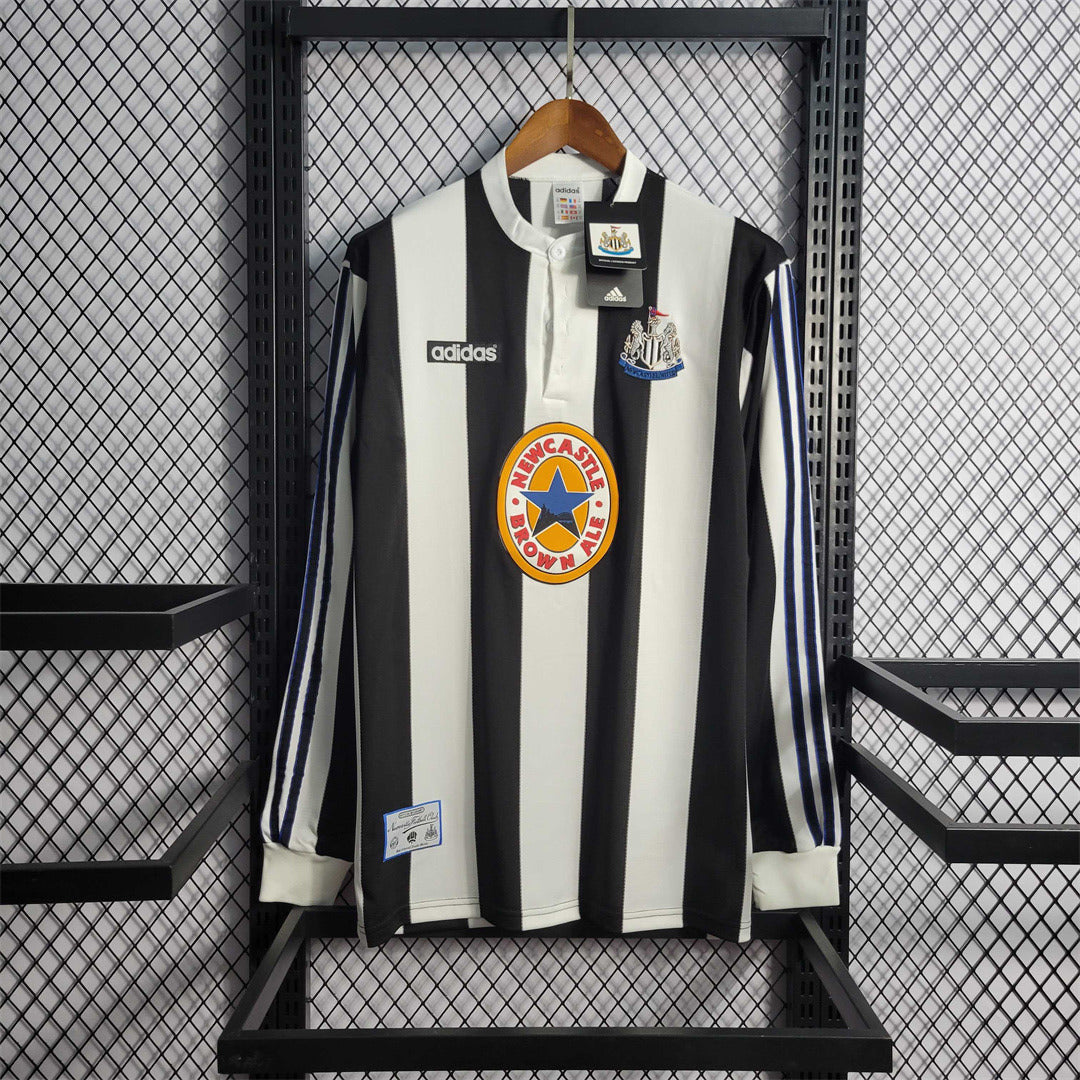 Newcastle. Camiseta local 1995-1997