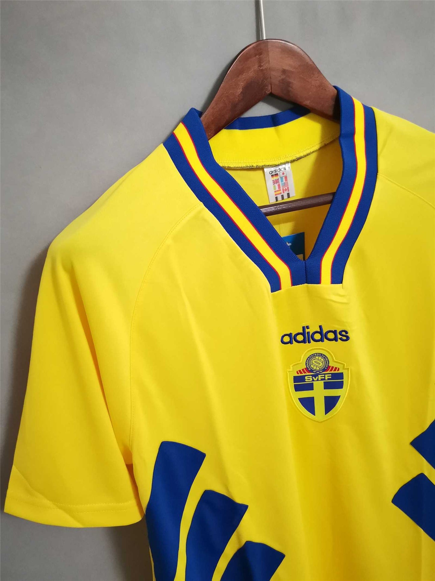 Selección de Suecia. Camiseta local 1994