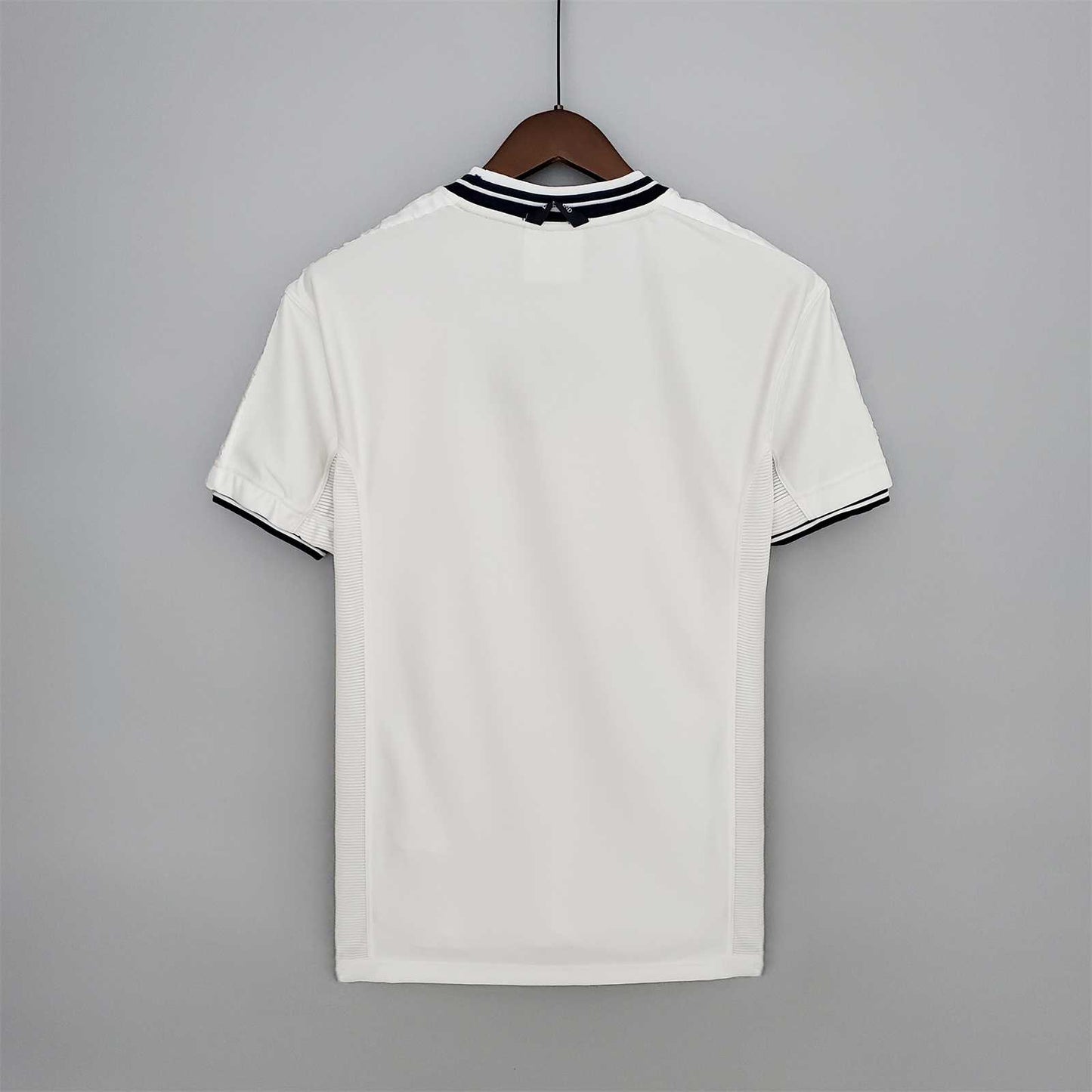 Selección de Inglaterra. Camiseta local 2000