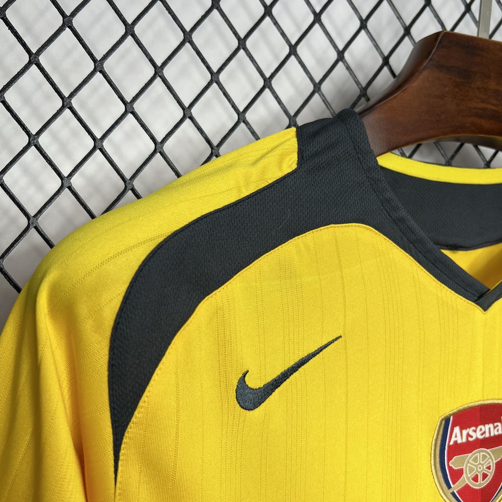 Arsenal. Camiseta visitante 2005-2006