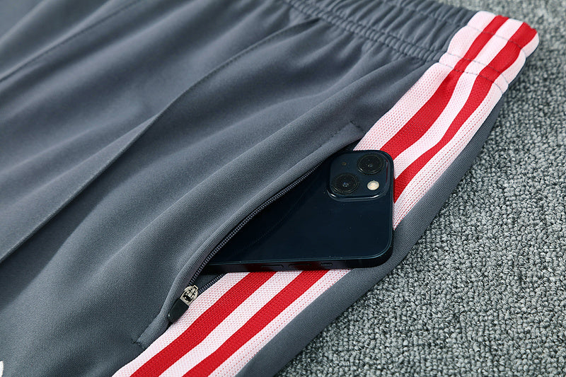 Manchester United. Buzo 2025 (Cierre Completo)