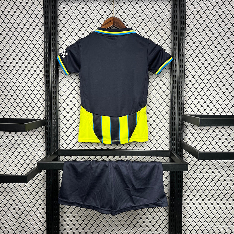 Manchester City. Kit Niño visitante 2024-2025