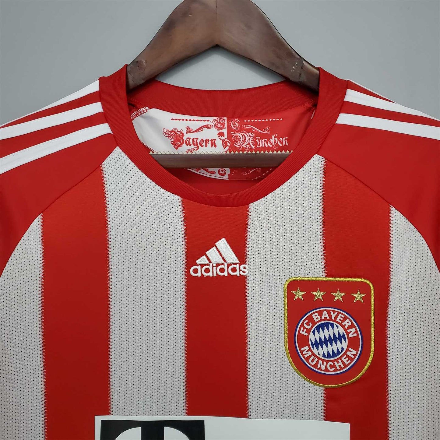 Bayern Munich. Camiseta local 2010-2011