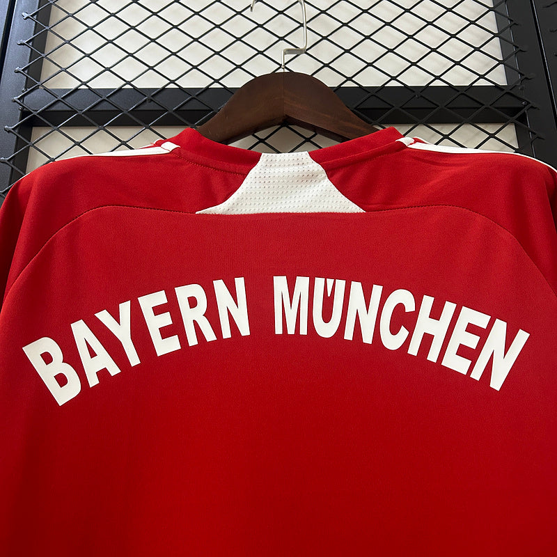 Bayern Munich. Camiseta local 2005-2006