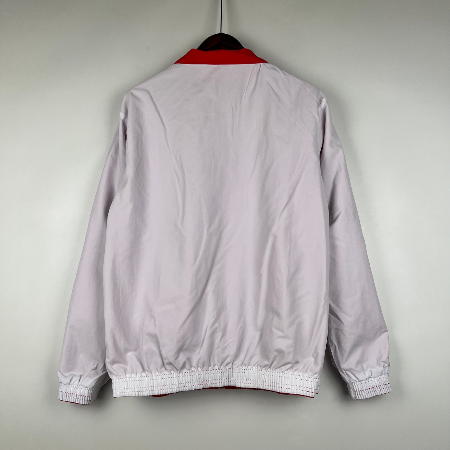 Bayern Munich. Cortaviento reversible Rojo/Negro