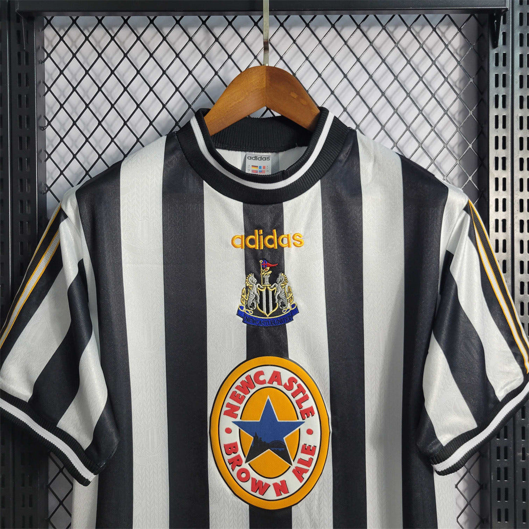 Newcastle. Camiseta local 1997-1999
