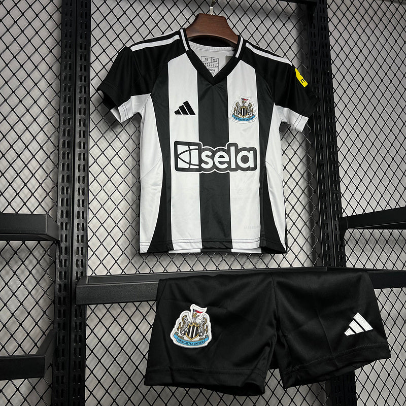 Newcastle. Kit local 2024-2025