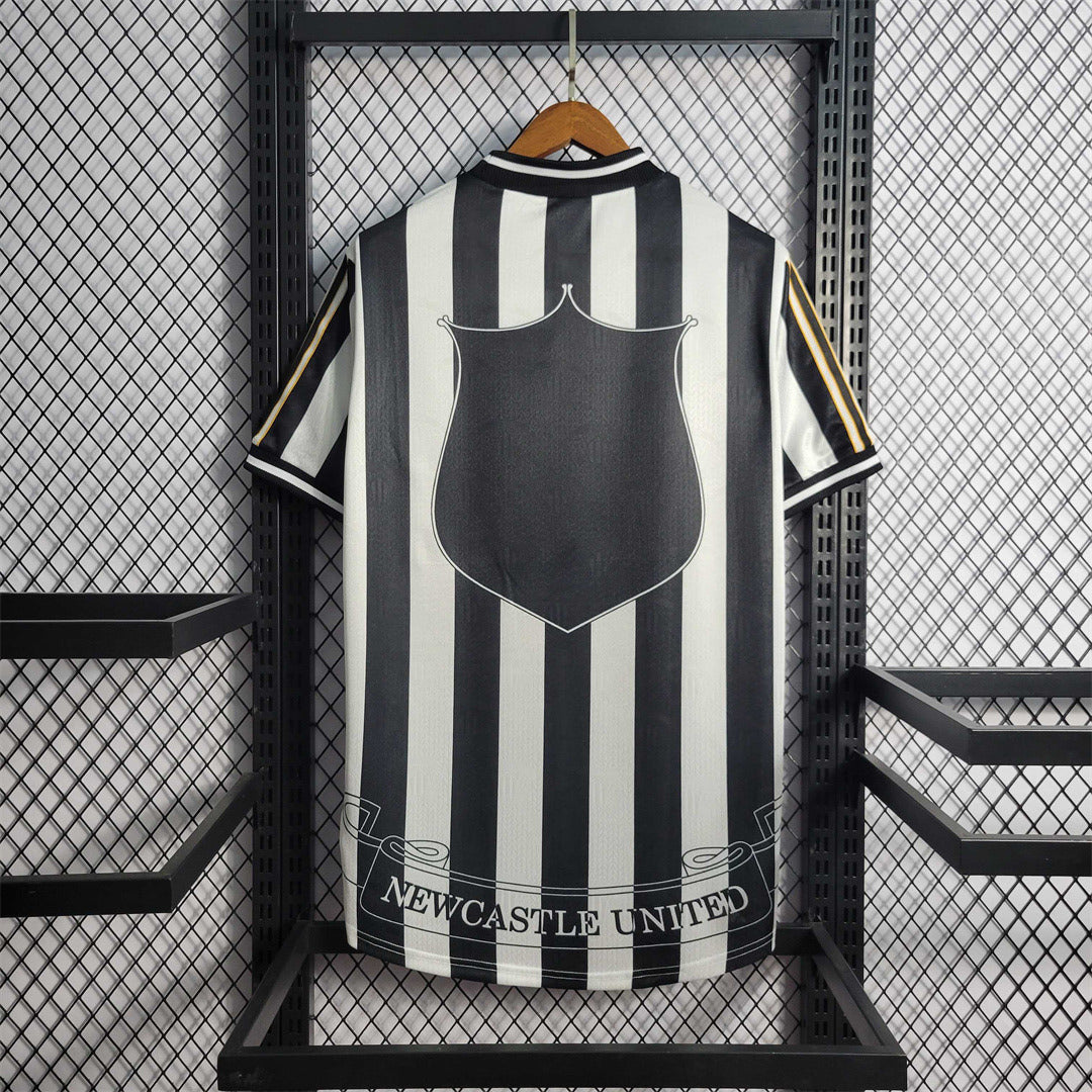 Newcastle. Camiseta local 1997-1999