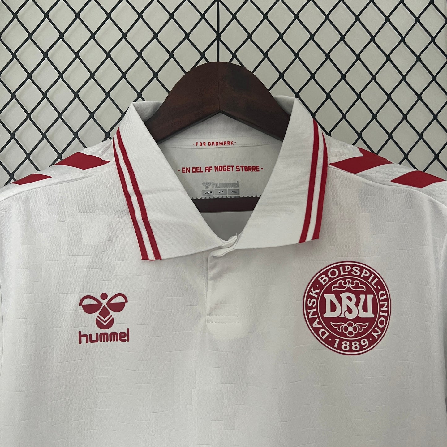 Selección de Dinamarca. Camiseta visitante 2024