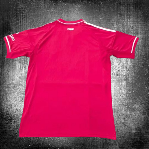 Nottingham Forest. Camiseta local 2025-2026