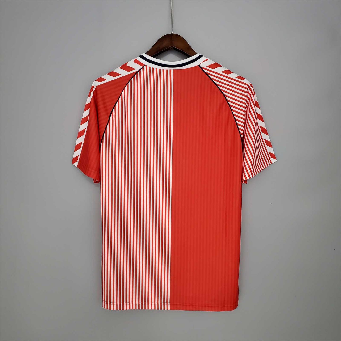 Selección de Dinamarca. Camiseta local 1986