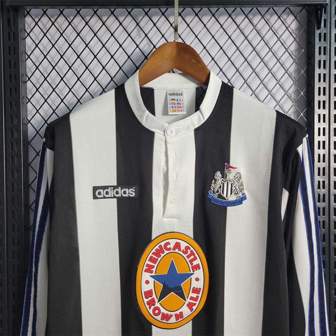 Newcastle. Camiseta local 1995-1997