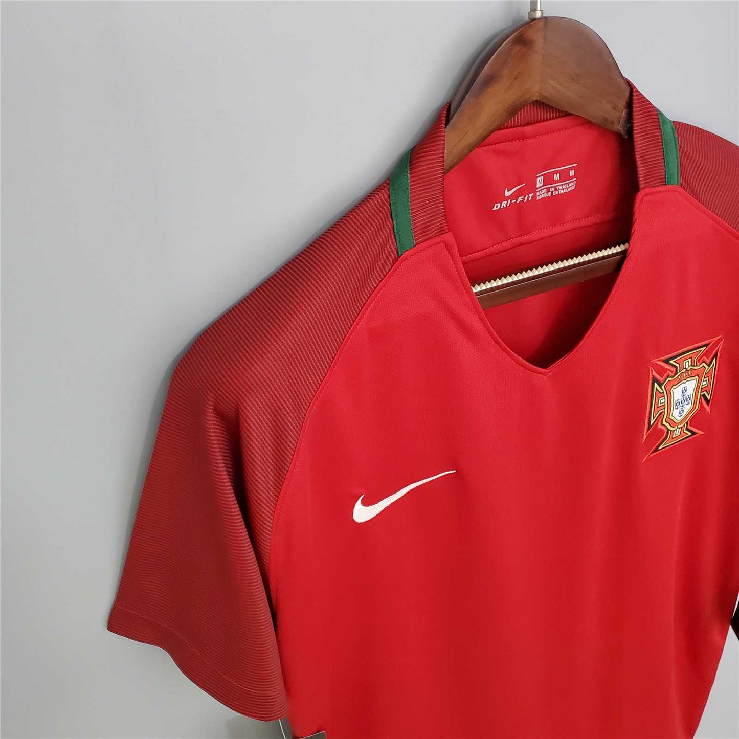 Selección de Portugal. Camiseta local 2016