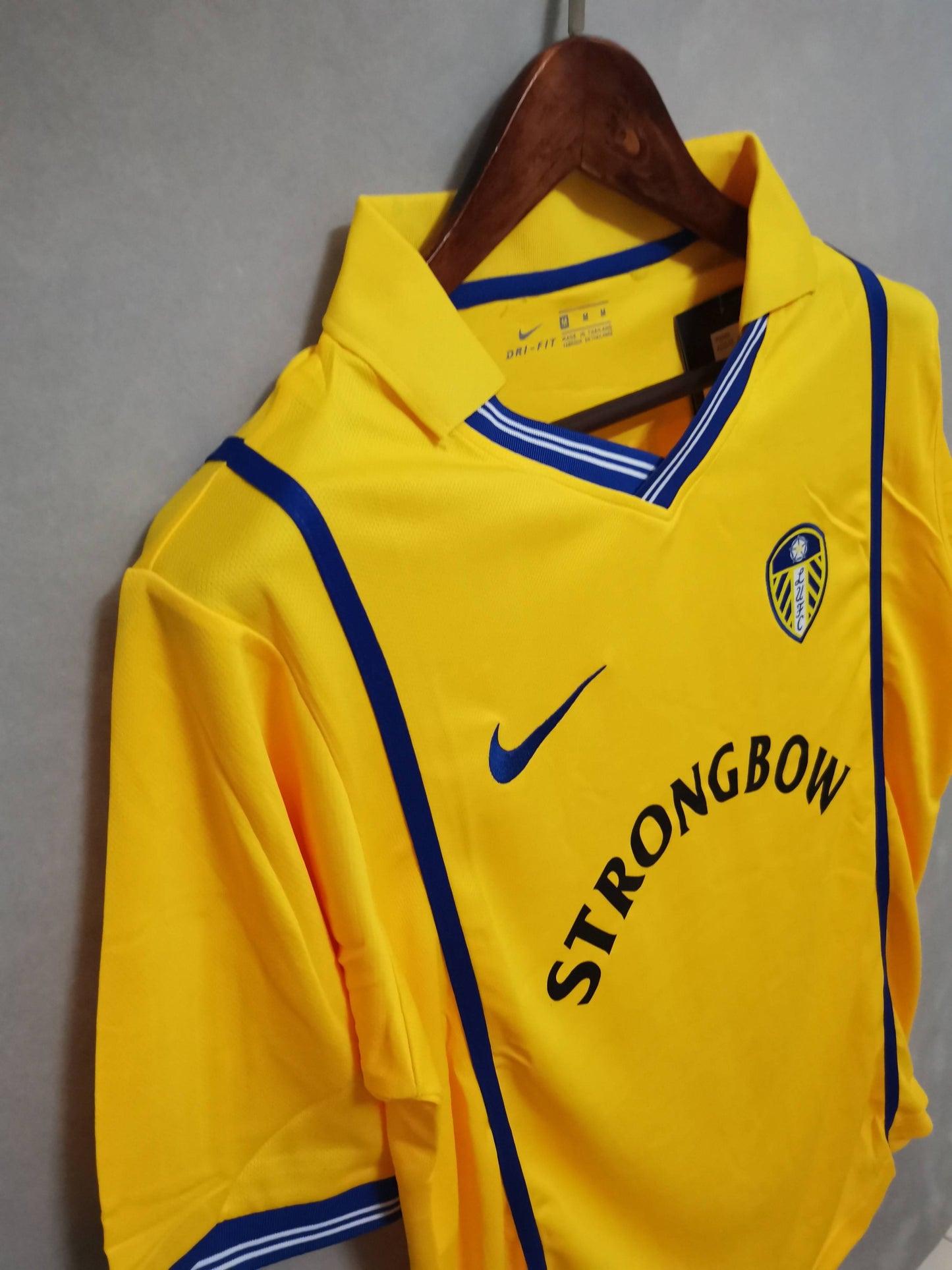 Leeds United. Camiseta visitante 2000-2001