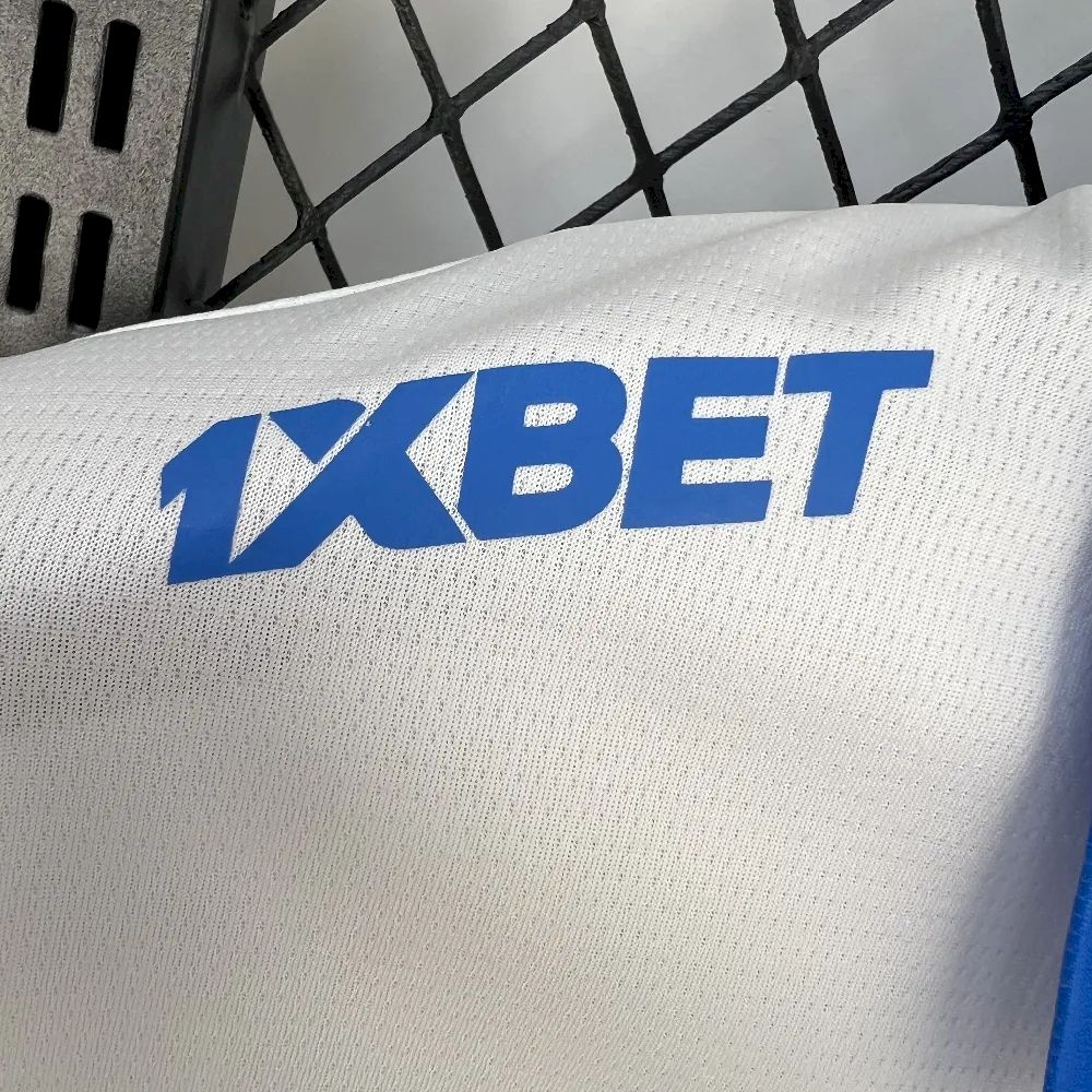 Universidad Católica. Camiseta local 2025
