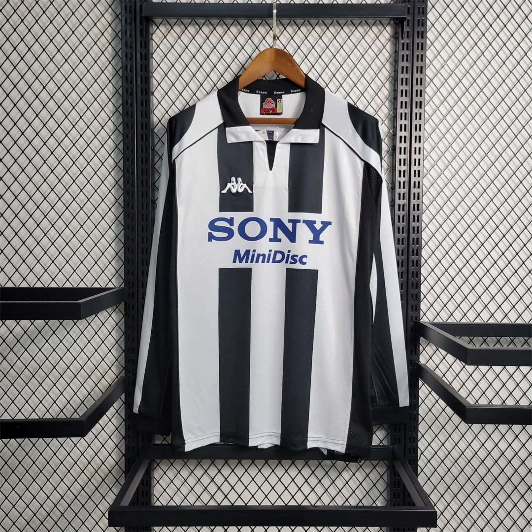 Juventus. Camiseta local 1997-1998