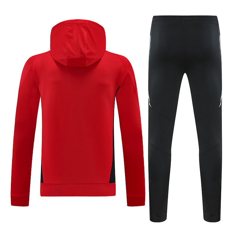 Manchester United. Conjunto 2025 (Poleron c/gorro)