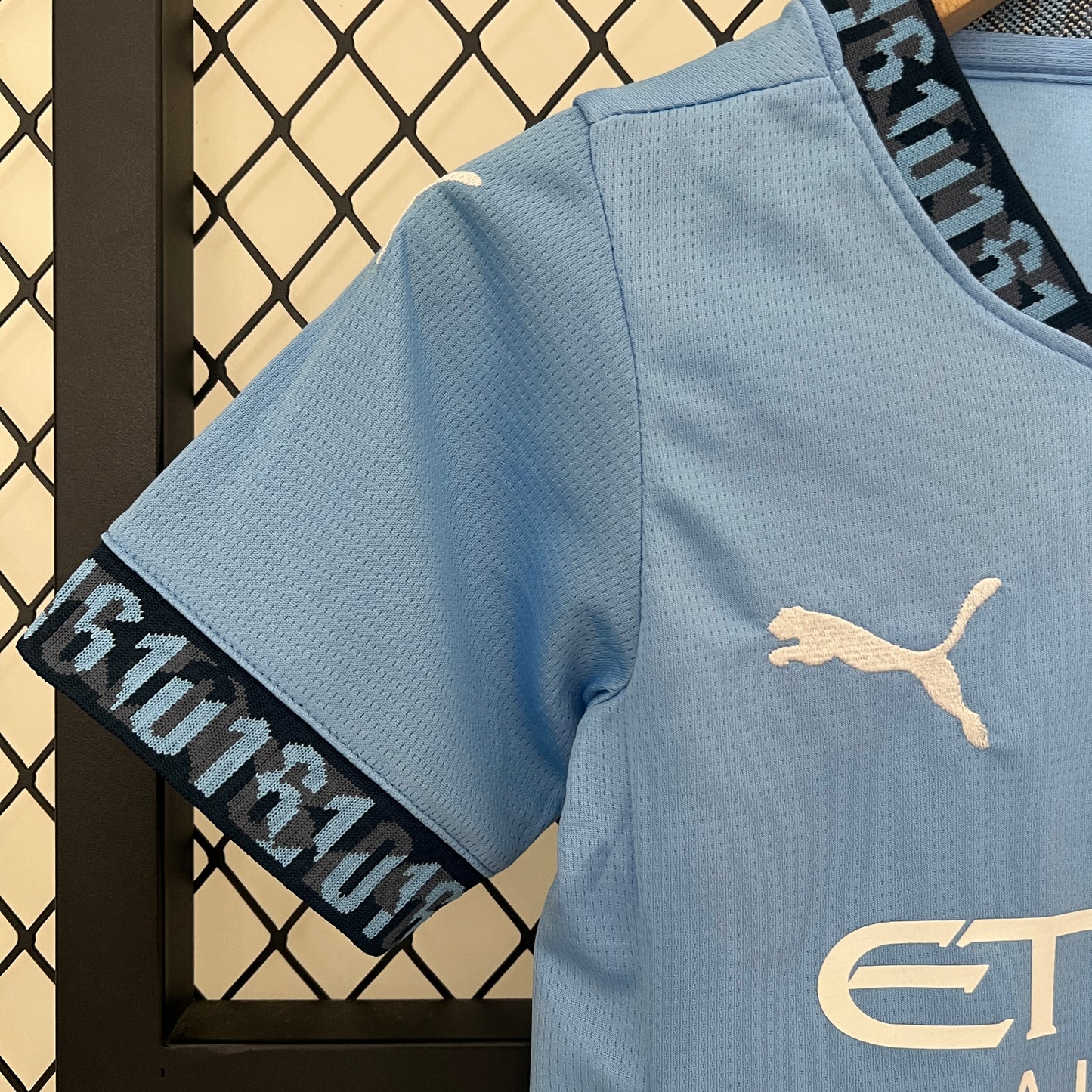 Manchester City. Kit local 2024-2025