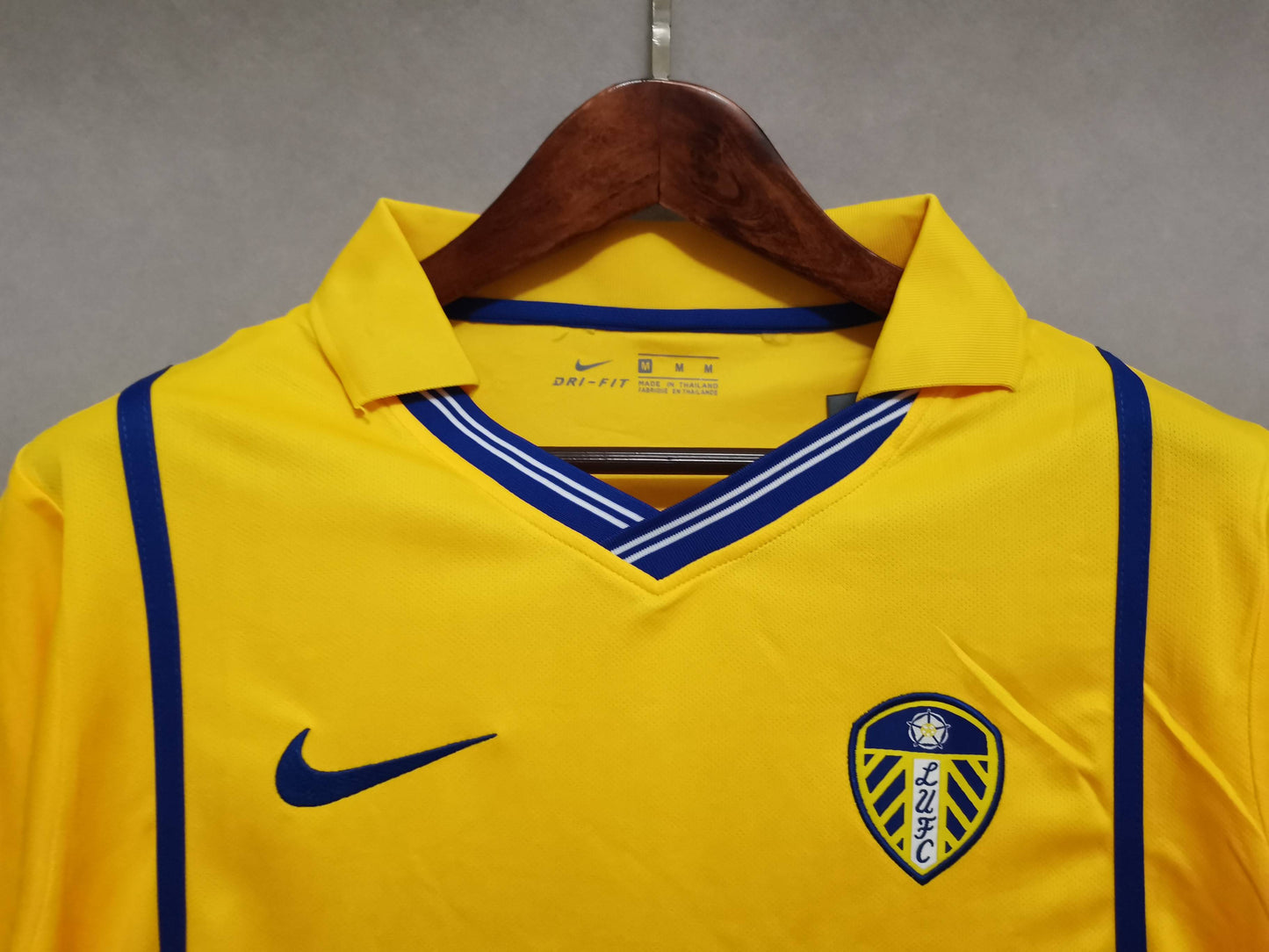 Leeds United. Camiseta visitante 2000-2001