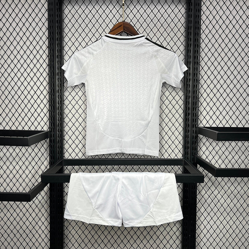 Real Madrid. Kit Niño local 2024-2025