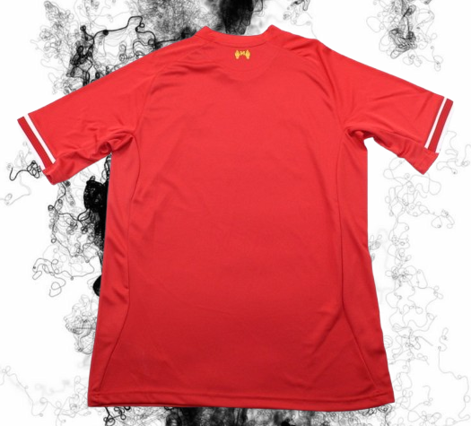 Liverpool. Camiseta local 2013-2014