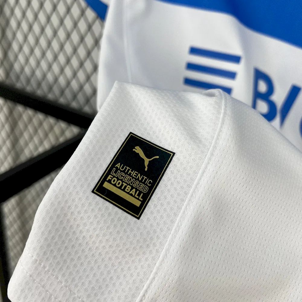 Universidad Católica. Camiseta local 2025