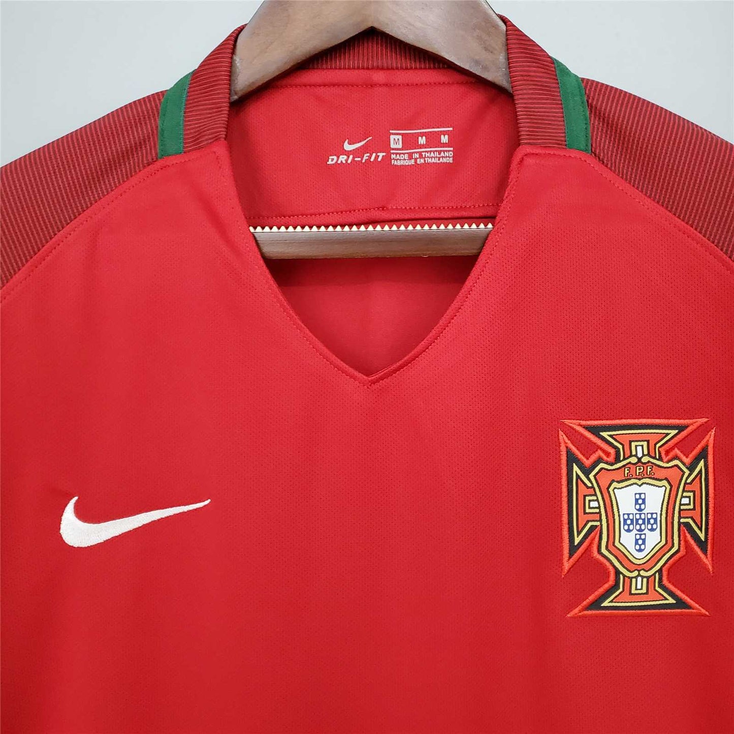 Selección de Portugal. Camiseta local 2016