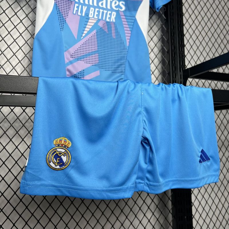 Real Madrid. Kit Niño arquero 2024-2025