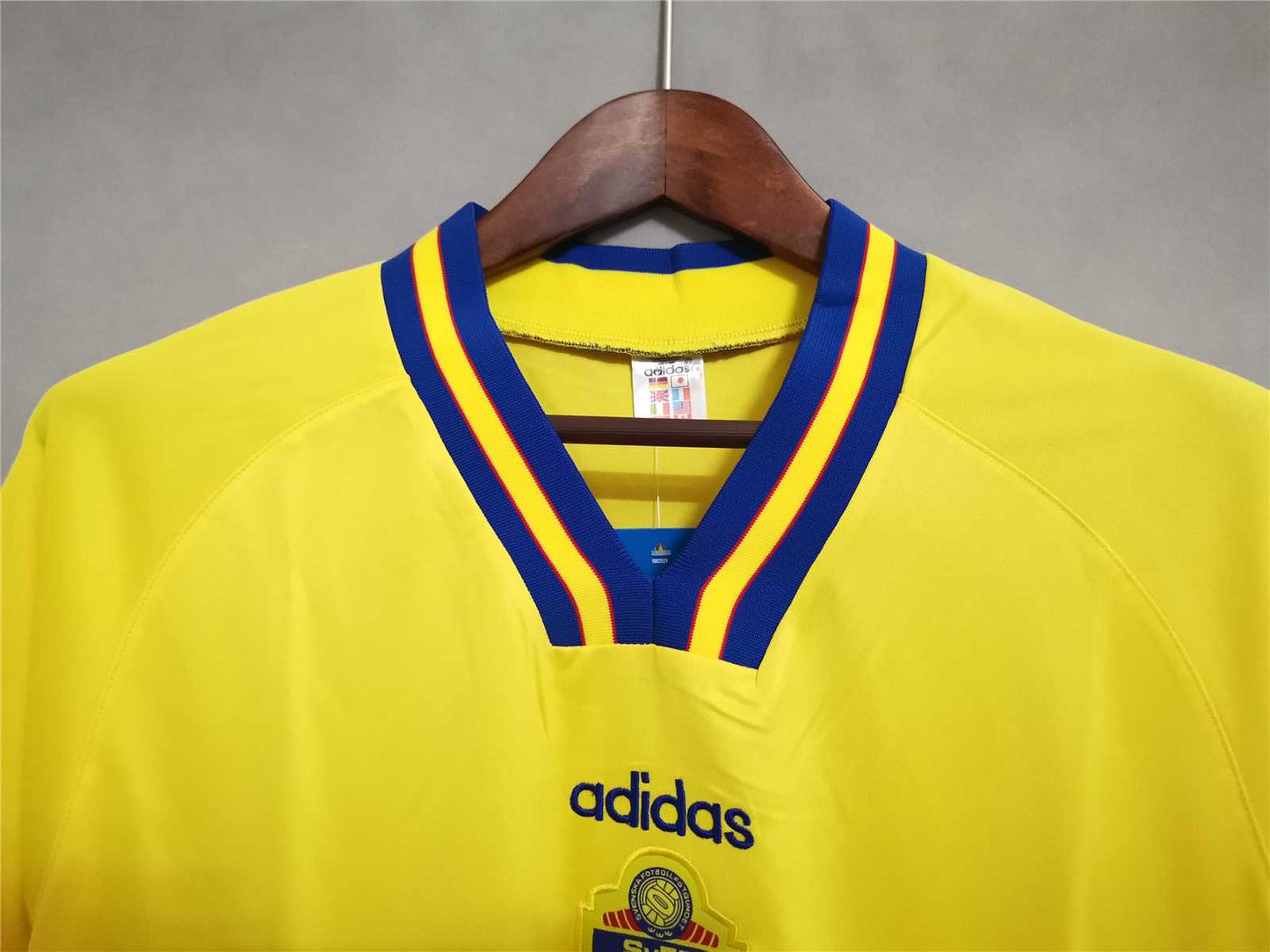 Selección de Suecia. Camiseta local 1994