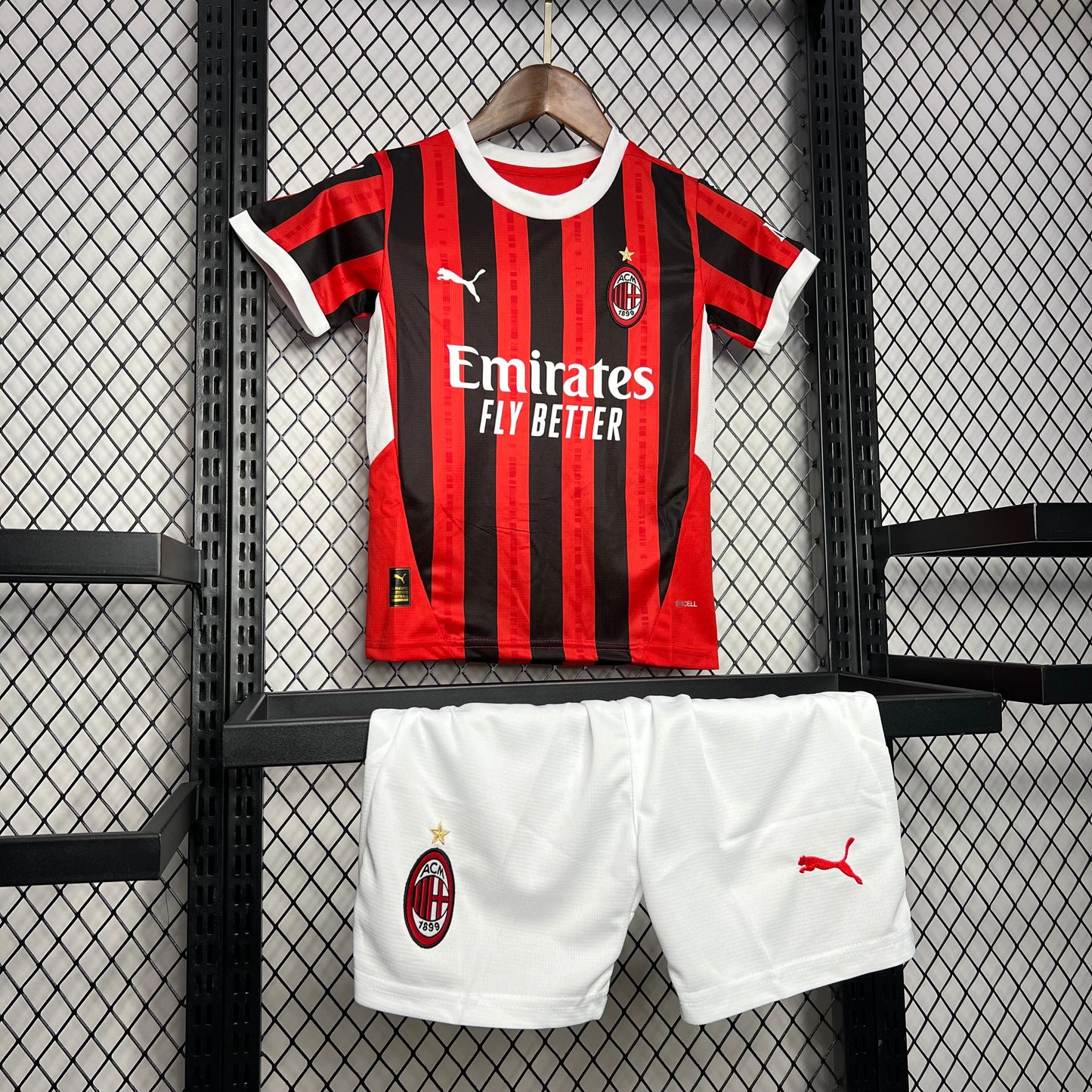 AC Milán. Kit local 2024-2025