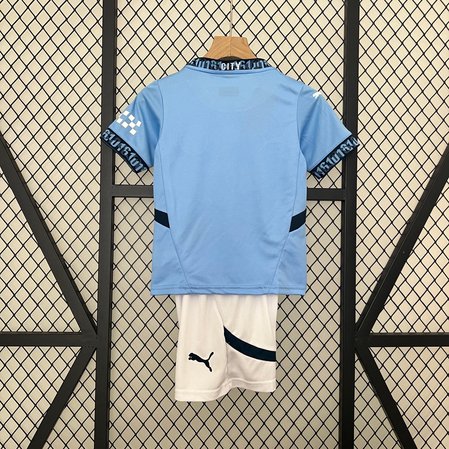 Manchester City. Kit Niño local 2024-2025