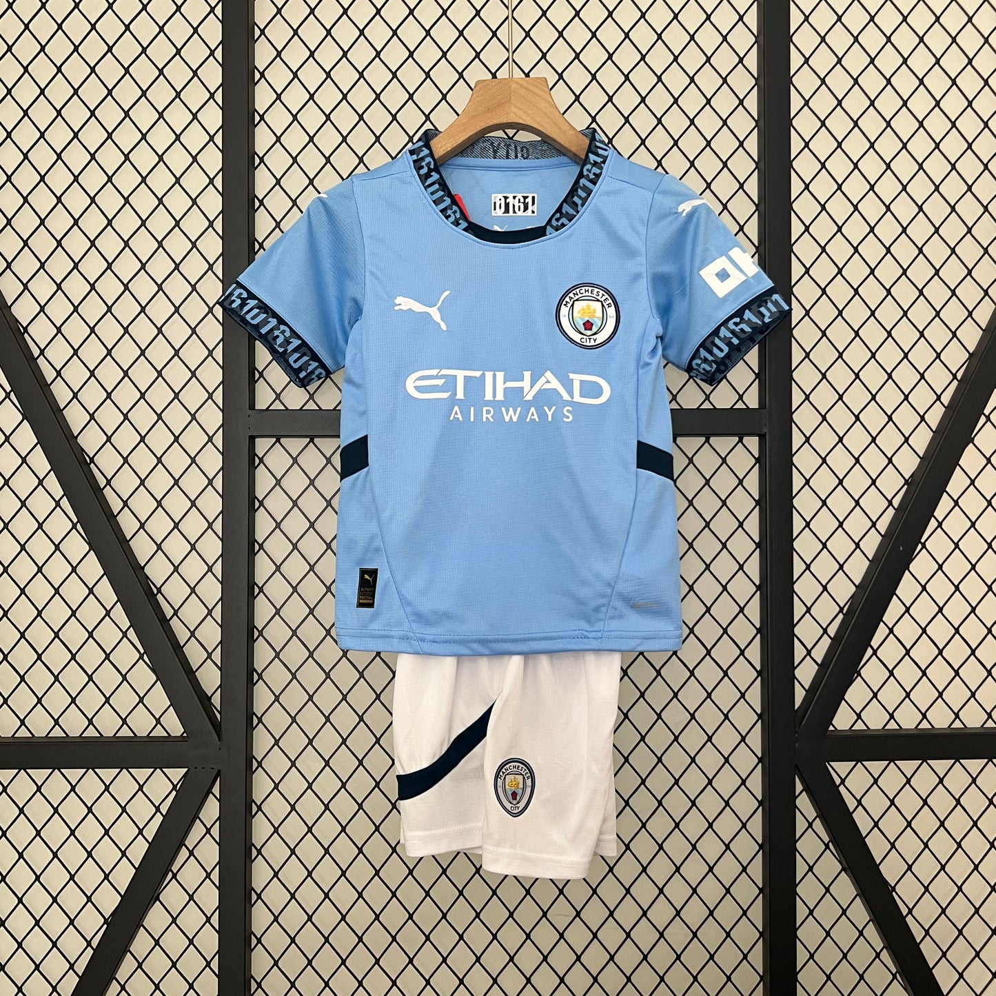 Manchester City. Kit local 2024-2025