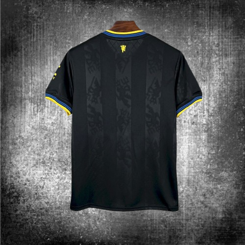 Manchester United. Tercera camiseta 2025-2026