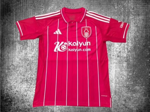 Nottingham Forest. Camiseta local 2025-2026
