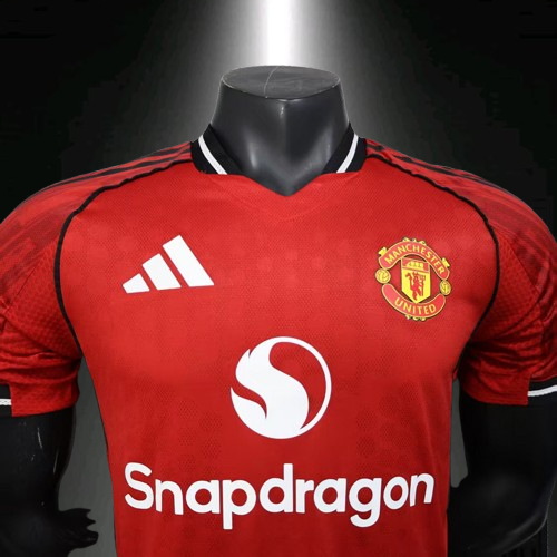 Manchester United. Camiseta local Versión Jugador 2025-2026