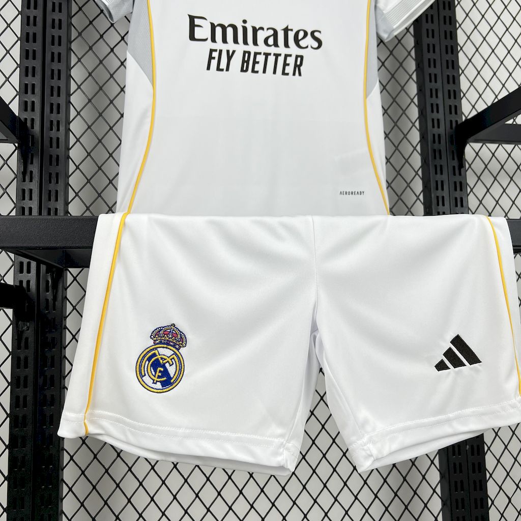 Real Madrid. Kit Niño local 2025-2026