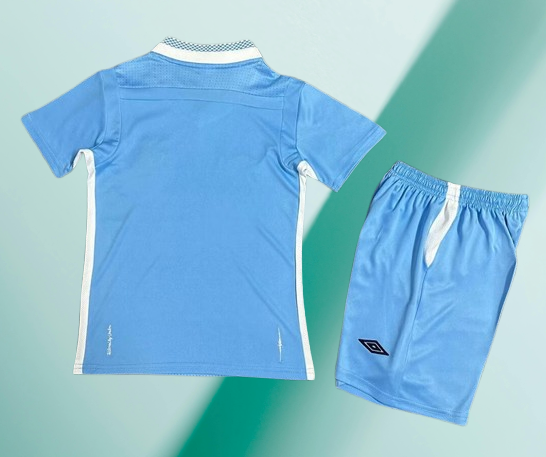 Manchester City. Kit Niño local 2011-2012