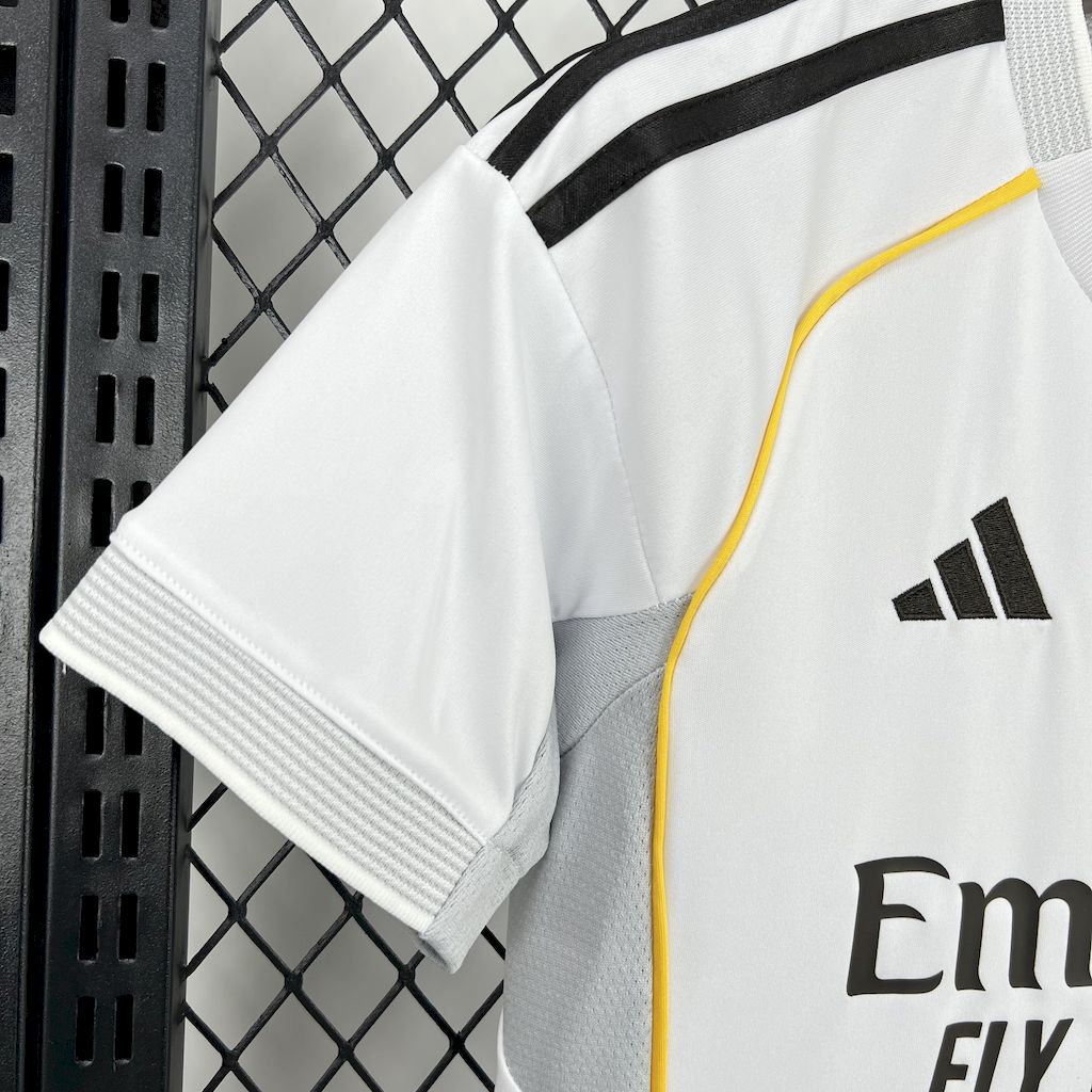 Real Madrid. Kit Niño local 2025-2026