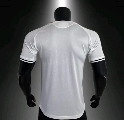 Newcastle. Camiseta local 2025-2026