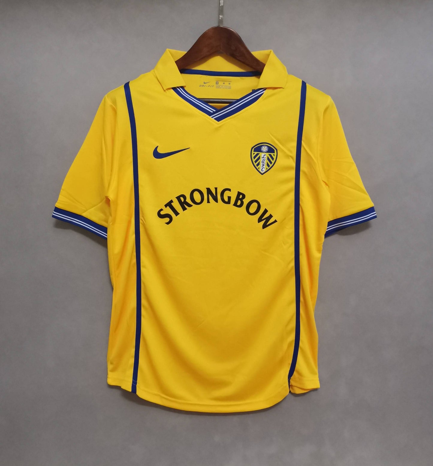 Leeds United. Camiseta visitante 2000-2001