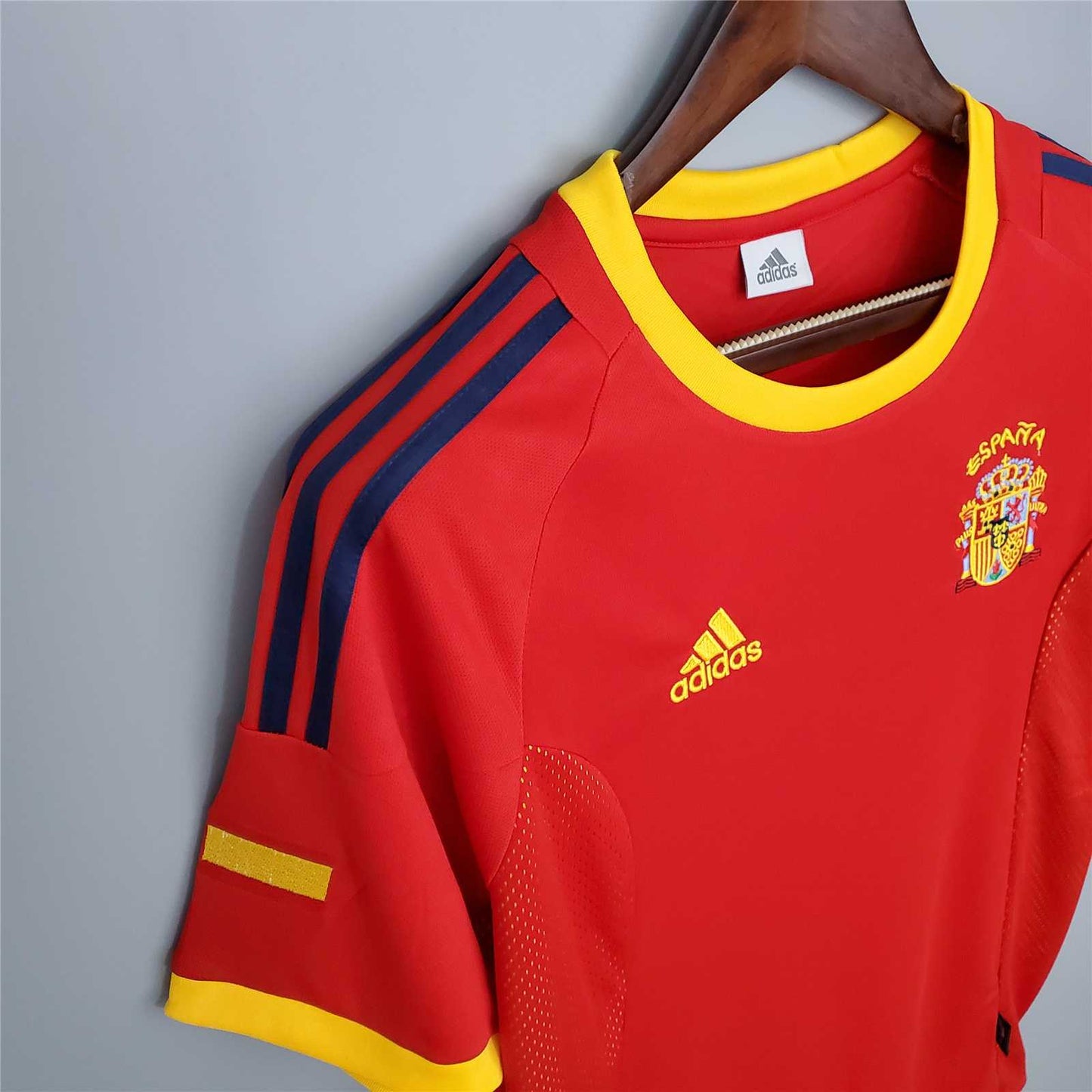 Selección de España. Camiseta local 2002