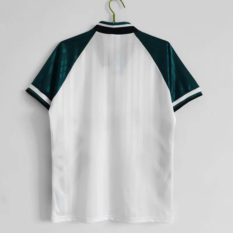 Liverpool. Camiseta visitante 1993-1995
