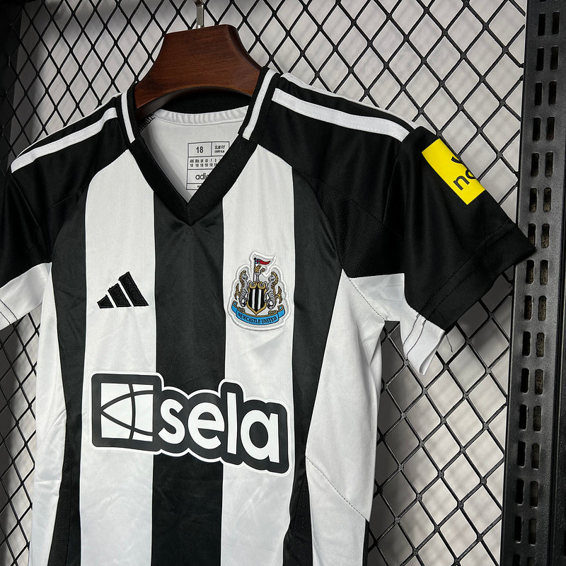 Newcastle. Kit local 2024-2025