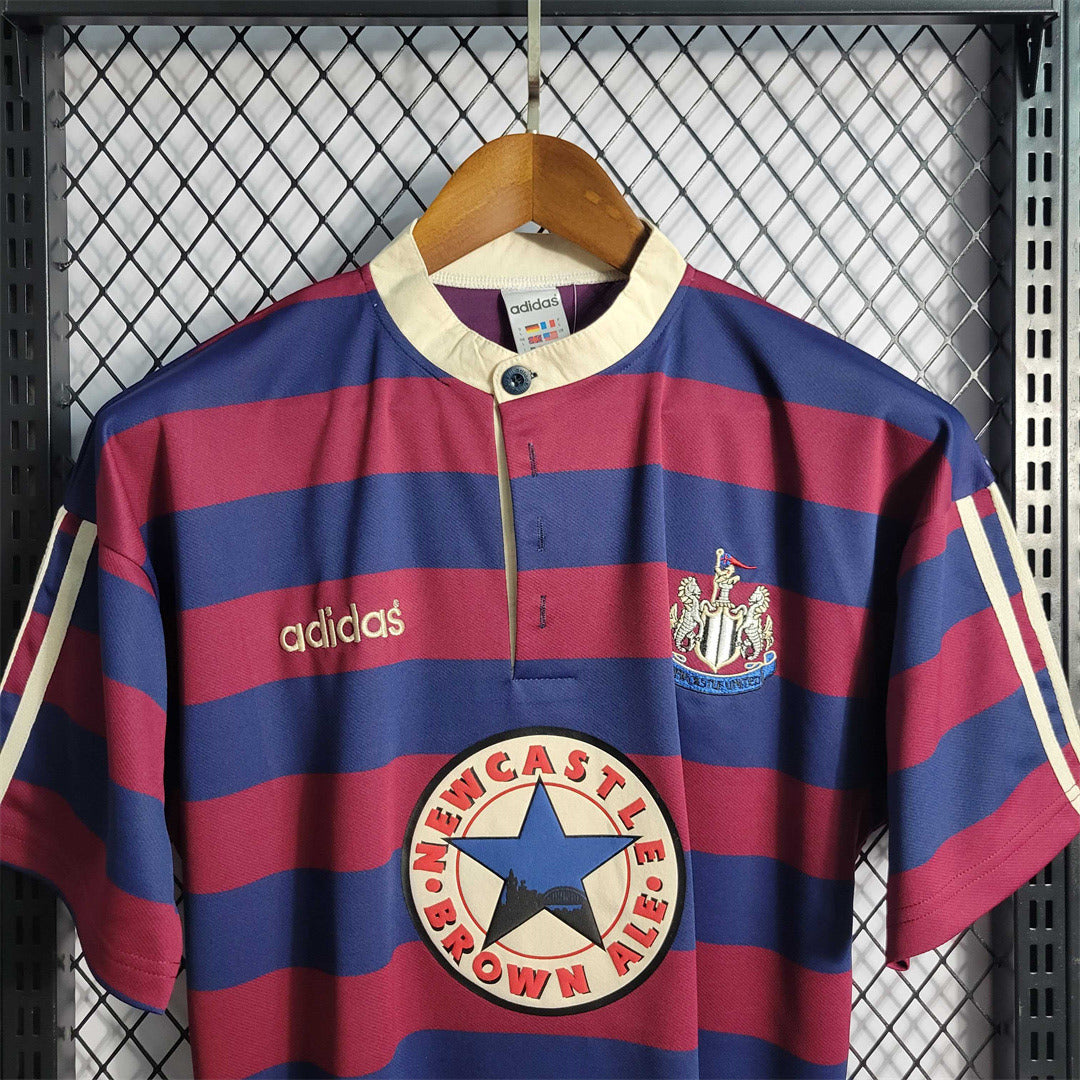 Newcastle. Camiseta visitante 1995-1996