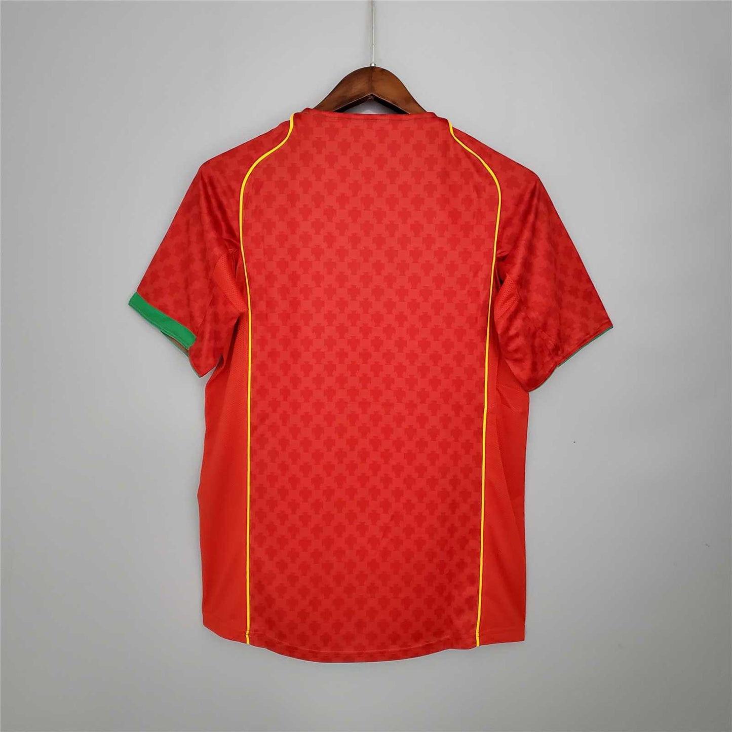 Selección de Portugal. Camiseta local 2004