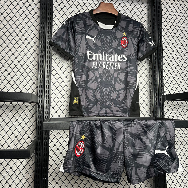 AC Milán. Kit arquero 2024-2025